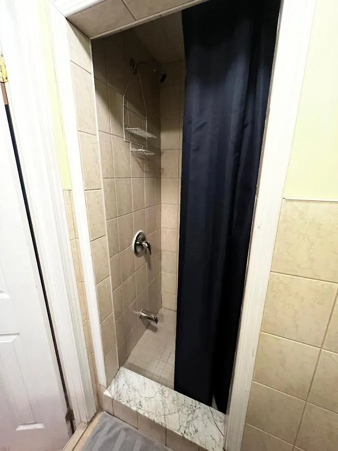 Pensión Adas Guesthouse Toronto Canadá