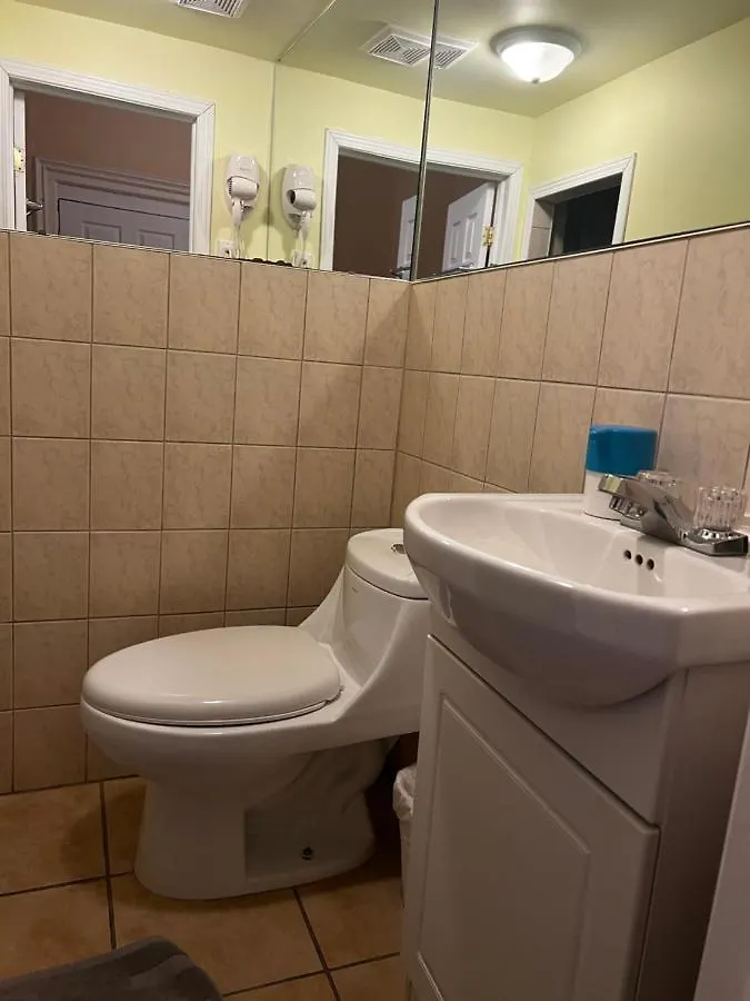 Adas Guesthouse Toronto